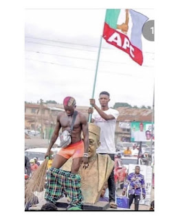 Portable strips to his boxers in front of a statue of late premier of South-West Nigeria, Obafemi Awolowo
