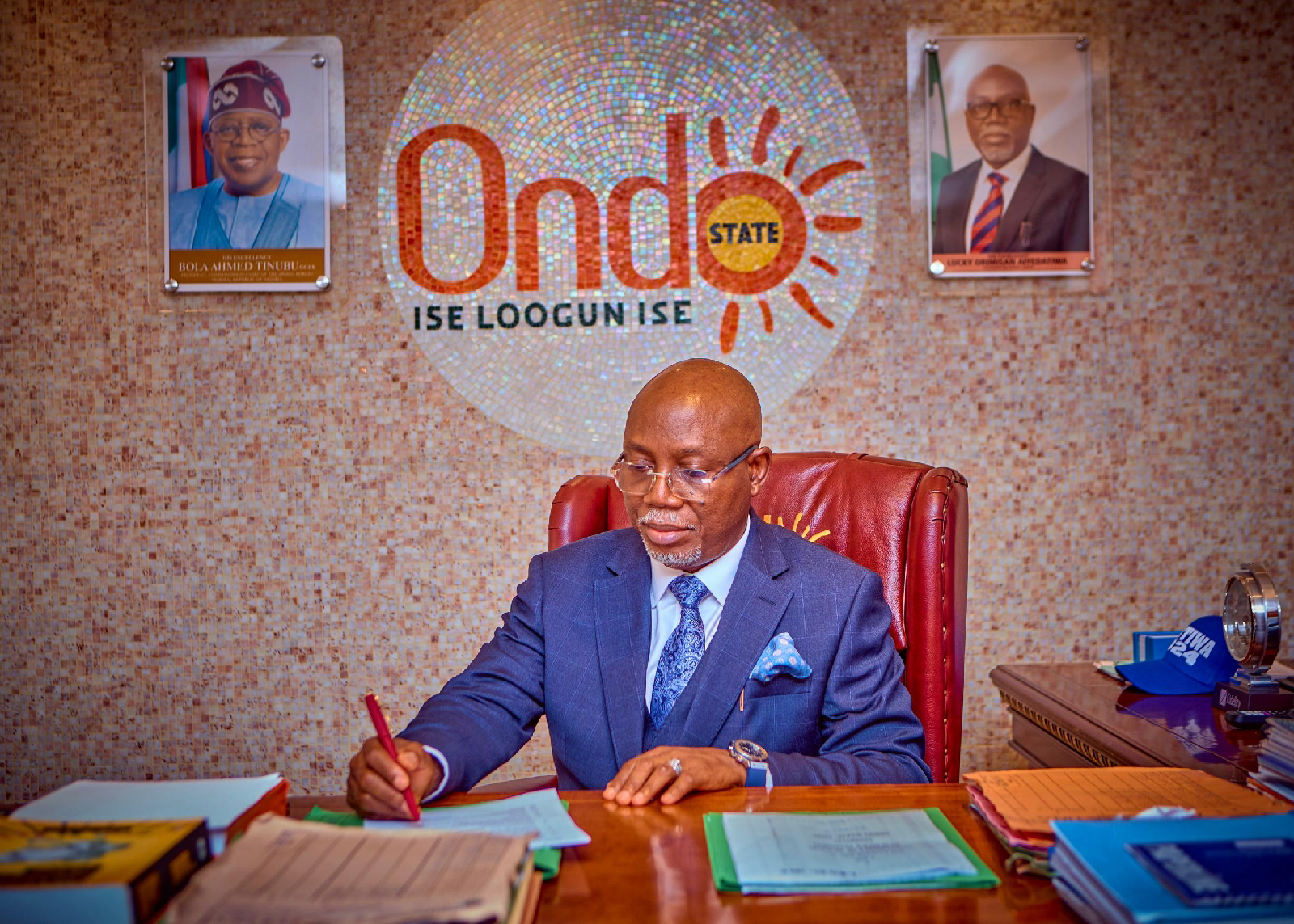 #BREAKING:Ondo Governor Sacks Top Aides