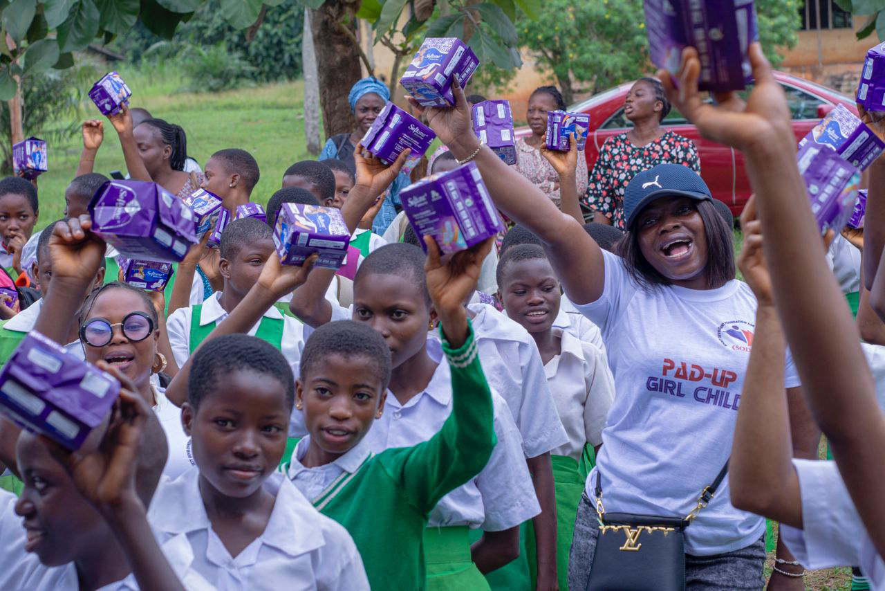 SODEF Founder, Precious Olofinyokun Distributes Free Sanitary Pads To School Girls In Ifedore LGA