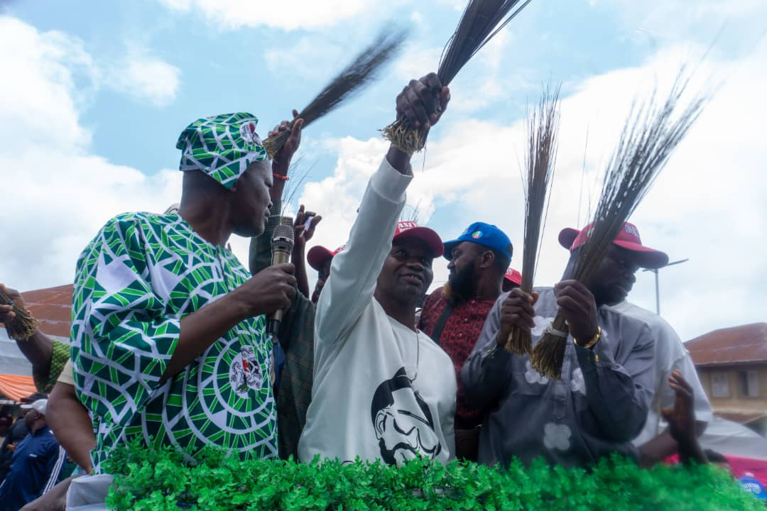 APC Leaders Joins Adetimehin To Receive Thousands From The PDP, Labour party and ADC Across Akoko North-West Local Government