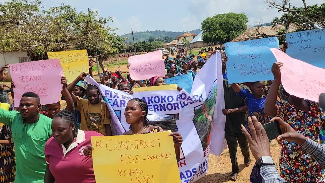 Bad Roads: Ese-Akoko Residents Protests, Beg Gov. Aiyedatiwa For Urgent Intervention